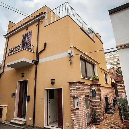 Sleeps 4 Air Con Wifi