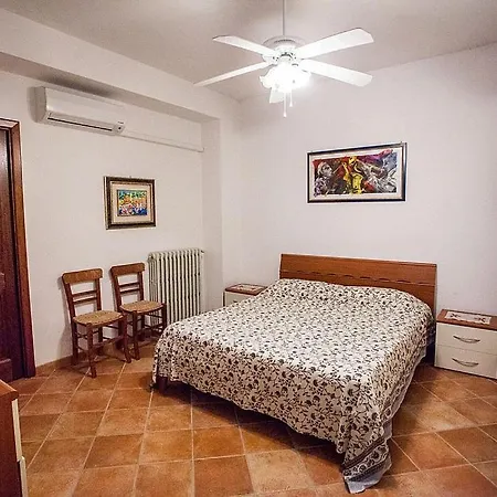 Lejlighed Sleeps 4 Air Con Wifi