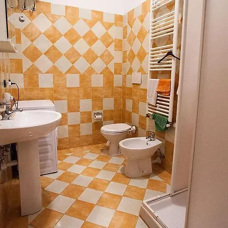 Sleeps 4 Air Con Wifi Locri