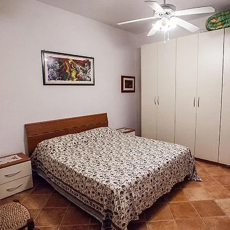 Sleeps 4 Air Con Wifi